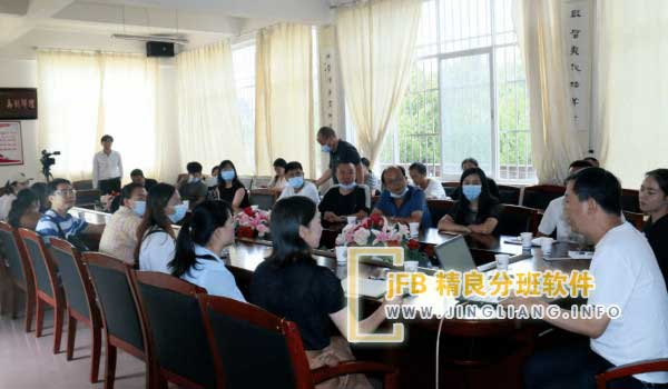 jFB精良分班软件阳光分班现场：现场参与阳光分班，让学生家长最直观地感受到了全程公开透明阳光分班，大家很放心、很满意